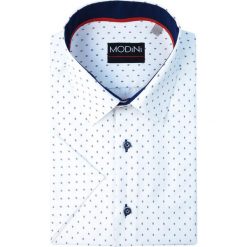 Biała koszula męska z krótkim rękawem z granatowym wzorem MK9. Białe koszule męskie Modini Moda Męska, m, bez wzorów, z bawełny, klasyczne, z klasycznym kołnierzykiem, z krótkim rękawem. Za 125,10 zł.