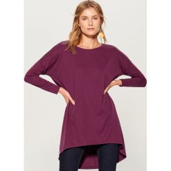 Koszulka z asymetrycznym dołem - Bordowy. Czerwone t-shirty damskie marki Mohito, l, z asymetrycznym kołnierzem. Za 89,99 zł.