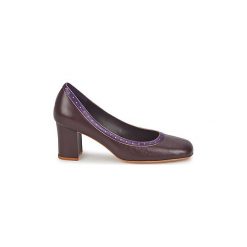 Czółenka Sarah Chofakian SHOE HAT. Fioletowe czółenka damskie Sarah Chofakian, bez wzorów, bez obcasa. Za 784,50 zł.
