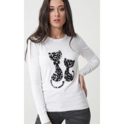 Biały Sweter Bowers. Białe swetry damskie Born2be, s, z aplikacjami, klasyczne, z długim rękawem, długie, bez kaptura. Za 89,99 zł.