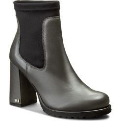 Buty zimowe damskie: Botki SOLO FEMME - 26524-05 Antracyt/Czarny