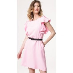 Różowa Sukienka Dissipating. Różowe sukienki damskie Born2be, bez wzorów, eleganckie, z okrągłym kołnierzem, bez rękawów, midi. Za 49,99 zł.