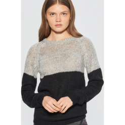 Dwukolorowy sweter - Czarny. Czarne bez kategorii marki Cropp, s. Za 69,99 zł.