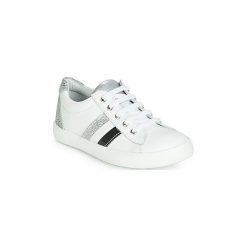 Buty Dziecko GBB MAPLUE. Białe trampki dziewczęce GBB, bez wzorów, bez zapięcia. Za 295,20 zł.