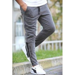 Sportowe spodnie DARIO GREY. Szare jeansy męskie IVET, m, bez wzorów, z jeansu, sportowe. W wyprzedaży za 59,00 zł.