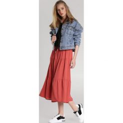 Koralowa Spódnica Midori. Pomarańczowe spódniczki damskie Renee, na co dzień, s, bez wzorów, midi, rozkloszowane. Za 89,99 zł.
