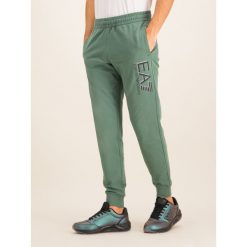 Spodnie dresowe EA7 Emporio Armani 3HPP53 PJ05Z 1858. Zielone jeansy męskie EA7 Emporio Armani, m, bez wzorów, z jeansu. W wyprzedaży za 269,00 zł.