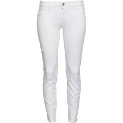 Mustang jeansy damskie Jasmin 31/32 białe. Białe jeansy damskie Mustang, z jeansu. W wyprzedaży za 239,00 zł.