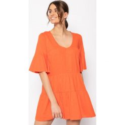 Sukienka letnia Banana Moon Kimi Peachy IBD62. Pomarańczowe sukienki damskie Banana Moon, na lato, s, bez wzorów, z bawełny, bez kołnierzyka, bez rękawów. W wyprzedaży za 219,00 zł.