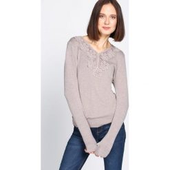 Khaki Sweter Just Wait. Szare swetry klasyczne damskie marki Reserved, l, z dekoltem w serek. Za 59,99 zł.