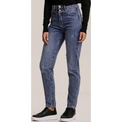 Niebieskie Jeansy Mom Fit Ocealee. Niebieskie jeansy damskie Renee, bez wzorów, z jeansu. Za 119,99 zł.
