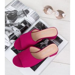 Klapki damskie Laura Mode QL-89 Różowe. Różowe klapki damskie LAURA MODE, bez wzorów, z tworzywa sztucznego, bez obcasa, na obcasie. Za 69,00 zł.