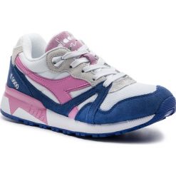 Sneakersy DIADORA - N9000 III D501.171853 01 C6635 Princess Blue/Fuchsia Pin. Białe półbuty damskie Diadora, bez wzorów, ze skóry, bez obcasa, na płaskiej podeszwie, bez zapięcia. W wyprzedaży za 279,00 zł.