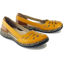 RIEKER 46357-68 yellow, sandały damskie. Żółte koturny damskie Rieker, bez wzorów, bez obcasa, na koturnie, bez zapięcia. Za 249,90 zł.