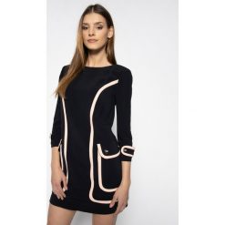 Sukienka koktajlowa Elisabetta Franchi AB-978-97E2-V549. Czarne sukienki damskie Elisabetta Franchi, bez wzorów, z elastanu, wizytowe, bez kołnierzyka, bez rękawów. W wyprzedaży za 1379,00 zł.