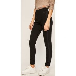 G-Star Raw - Legginsy. Czarne spodnie damskie G-Star RAW, s, bez wzorów, z elastanu, retro. W wyprzedaży za 299,90 zł.