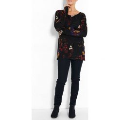 Sweter w kolorze czarnym. Czarne swetry damskie Jacqueline Riu, bez wzorów, klasyczne, bez rękawów, bez kaptura. W wyprzedaży za 79,95 zł.