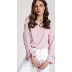 Różowa Bluzka Chacine. Różowe bluzki damskie Renee, s, bez wzorów, eleganckie, z okrągłym kołnierzem, z długim rękawem. Za 69,99 zł.