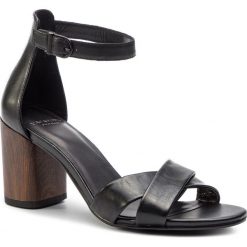 Sandały VAGABOND - Carol 4737-001-20 Black. Czarne klapki damskie Vagabond, bez wzorów, ze skóry, bez obcasa, na obcasie. W wyprzedaży za 289,00 zł.