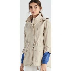 Parka z kapturem - Beżowy. Brązowe parki damskie marki Sinsay, s, bez wzorów, z kapturem. Za 119,99 zł.