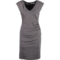 Sukienki hiszpanki: Kaffe INDIA V NECK Sukienka etui dark grey melange