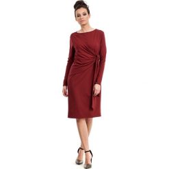 Bordowa Sukienka Elegancka z Asymetryczną Nakładką. Czerwone sukienki asymetryczne marki Molly.pl, l, z elastanu, eleganckie, z asymetrycznym kołnierzem. Za 135,90 zł.