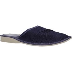 Granatowe kapcie jeansowe casu d-k-49. Kapcie damskie Casu, z jeansu. W wyprzedaży za 29,99 zł.