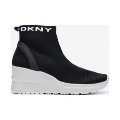 DKNY Tenisówki Czarny. Czarne trampki i tenisówki damskie DKNY, bez wzorów, z materiału, bez zapięcia. Za 641,95 zł.