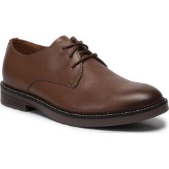 Półbuty CLARKS - Pulson Plain 261447967 Tan Leather. Pomarańczowe buty wizytowe męskie Clarks, bez wzorów, ze skóry, eleganckie, bez zapięcia. W wyprzedaży za 259,00 zł.