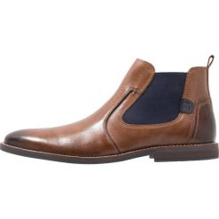 Pier One Botki dark brown. Brązowe buty zimowe męskie Pier One, z materiału. W wyprzedaży za 194,35 zł.