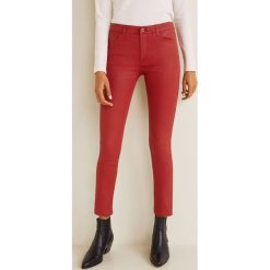Mango - Jeansy Belle. Czerwone jeansy damskie skinny marki Mango, z elastanu. Za 129,90 zł.