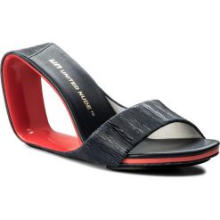 Klapki UNITED NUDE - Mobius Hi 100011746 Navy. Niebieskie klapki damskie marki United Nude, ze skóry, na obcasie. W wyprzedaży za 609,00 zł.