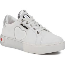 Sneakersy LOVE MOSCHINO - JA15023G1AIF310B Vi.BI/N.Lam.Arg. Białe półbuty damskie Love Moschino, ze skóry ekologicznej. Za 799,00 zł.