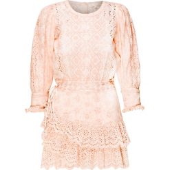 Sukienka LOVESHACKFANCY LORELEI. Różowe sukienki damskie LoveShackFancy, na imprezę, bez wzorów, z bawełny, vintage, z okrągłym kołnierzem, bez rękawów, asymetryczne. W wyprzedaży za 1687,00 zł.