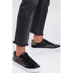 Czarne Trampki Never Walk Alone. Czarne trampki i tenisówki damskie Renee, z nadrukiem, na sznurówki. Za 79,99 zł.