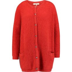 Derhy MAILLE Kardigan orange. Pomarańczowe kardigany damskie marki Derhy, l, z wełny. Za 439,00 zł.