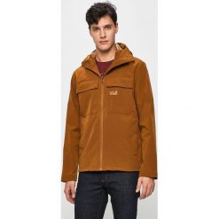 Jack Wolfskin - Kurtka. Pomarańczowe płaszcze męskie Jack Wolfskin, s, bez wzorów, z materiału, krótkie, bez kaptura. W wyprzedaży za 299,90 zł.