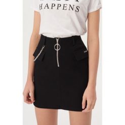 Spódnica mini z łańcuchem - Czarny. Czarne spódniczki damskie Sinsay, s, bez wzorów, mini. Za 49,99 zł.