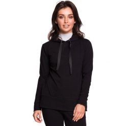 Bluza z kapturem - czarna. Czarne bluzy damskie BE, s, bez wzorów, z elastanu, bez rękawów, długie, z kapturem, na fitness i siłownię. W wyprzedaży za 161,00 zł.