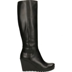 Kozaki MIQUELA. Czarne kozaki damskie Gino Rossi, ze skóry, eleganckie, na wysokim obcasie, na koturnie, bez zapięcia. Za 399,90 zł.