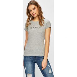 Only - Top. Czerwone bluzki damskie marki ONLY, s, z nadrukiem, z bawełny, casualowe, z okrągłym kołnierzem, z krótkim rękawem. Za 39,90 zł.