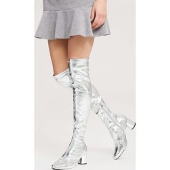 Srebrne Kozaki Go Into Your Mind. Szare kozaki damskie vices, ze skóry, za kolano, na wysokim obcasie, na słupku, na zamek. Za 159,99 zł.