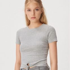 Prążkowany t-shirt z wiązaniem - Jasny szary. Szare t-shirty damskie Sinsay, s, bez wzorów, prążkowane, bez kołnierzyka. W wyprzedaży za 14,99 zł.