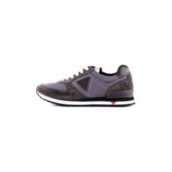 Buty Guess FM7CHTSUE12. Szare trampki męskie Guess, z aplikacjami, bez zapięcia. Za 419,16 zł.