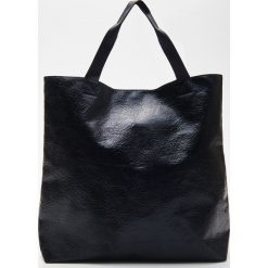 Duża torba typu shopper - Czarny. Czarne torby damskie na zakupy Cropp, bez wzorów, duże, bez dodatków. Za 99,99 zł.