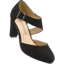 Czółenka z paskiem bonprix czarny. Czarne buty ślubne damskie marki bonprix, ze skóry, na obcasie. Za 99,99 zł.