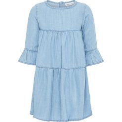 Sukienka "Dina" w kolorze niebieskim. Niebieskie sukienki niemowlęce marki name it girls, bez wzorów, bez rękawów, midi. W wyprzedaży za 67,95 zł.