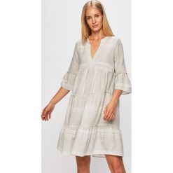 Vero Moda - Sukienka. Białe sukienki damskie Vero Moda, na co dzień, s, bez wzorów, z bawełny, casualowe, bez kołnierzyka, bez rękawów, proste. Za 149,90 zł.
