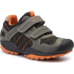 Sneakersy GEOX - J N.Savage B. C J921VC 011CE C0623 S Military/Orange. Szare trampki chłopięce Geox, bez wzorów, ze skóry ekologicznej, na rzepy. W wyprzedaży za 149,00 zł.