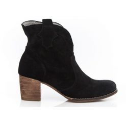Botki na słupku kowbojki - skóra naturalna - model 503 - kolor czarny welur. Czarne botki damskie Zapato, na wiosnę, z jeansu, eleganckie, z okrągłym noskiem, bez obcasa, na obcasie, bez zapięcia. Za 399,00 zł.